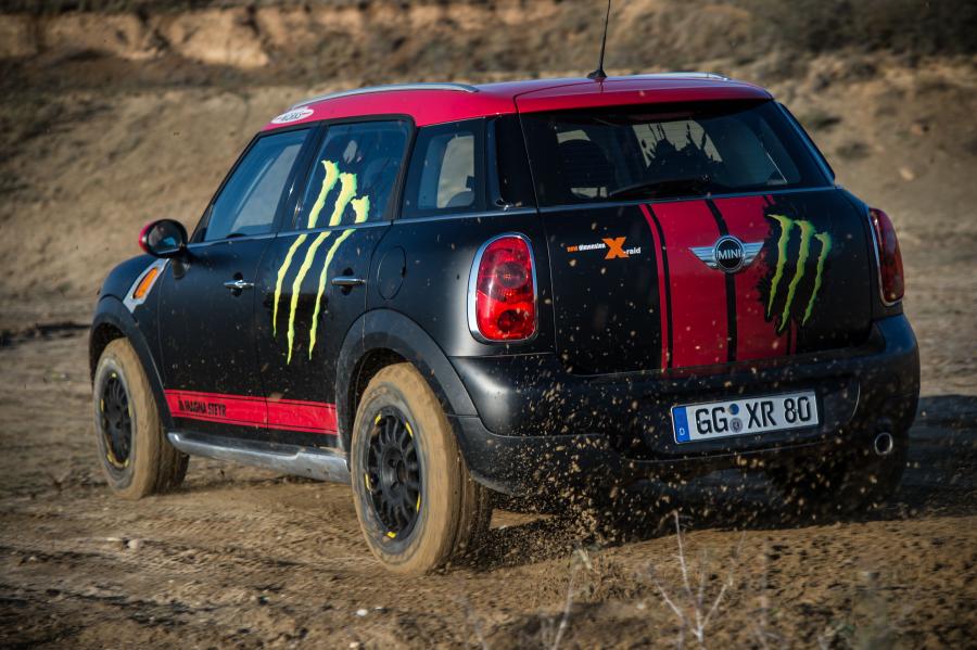  Mini Countryman X-Raid Service Vehicle 2012 года  (фото 11 из 41)